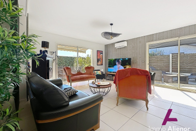 House for sale in ARÈS  - 4 rooms - 114 m² 