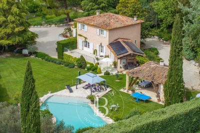 Maison à vendre à AIX-EN-PROVENCE Cabassud-Mireille Lauze - 7 pièces - 350 m² 