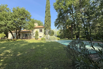 Maison à vendre à MONTELIER  - 9 pièces - 230 m² 