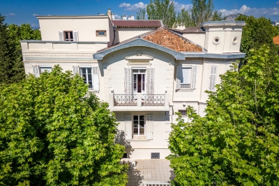 Maison à vendre à MARSEILLE 8EME Petite Couronne - 10 pièces - 325 m² 