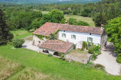 Maison &agrave; vendre &agrave; TOURRETTES  - 10 pi&egrave;ces - 257 m&sup2; 