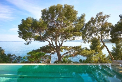 House for sale in LE LAVANDOU Les Calanques - 7 rooms - 200 m&sup2; 