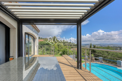 House for sale in HYÈRES  - 4 rooms - 122 m² 