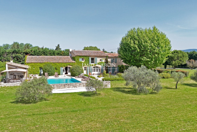 Maison à vendre à ROBION Joucas - 7 pièces - 240 m² 