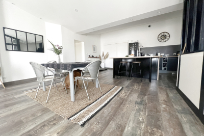 Maison à vendre à CHARRON Sud - 10 pièces - 330 m² 