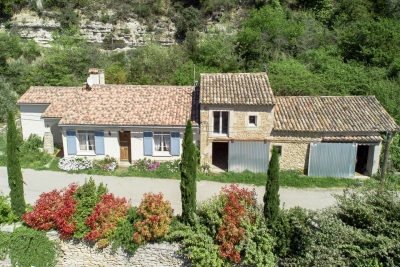 House for sale in BONNIEUX  - 4 rooms - 76 m² 