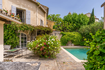 Maison à vendre à MOLLÉGÈS  - 7 pièces - 243 m² 