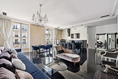 Appartement à louer à PARIS 8EME Saint-Vincent de Paul 5 - 3 pièces - 100 m² 