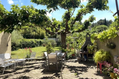 Maison à vendre à ST-ÉTIENNE-DU-GRÈS Charleval - 5 pièces - 94 m² 