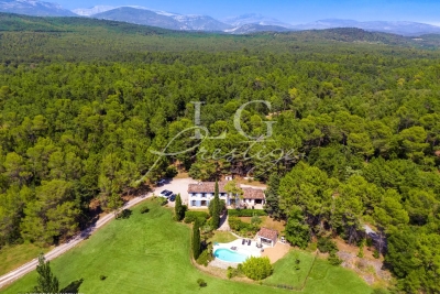 House for sale in TOURRETTES Tourrettes - 6 rooms - 200 m² 