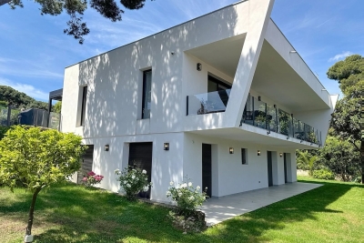 House for sale in ROQUEBRUNE-CAP-MARTIN Cap Martin - 7 rooms - 296 m&sup2; 