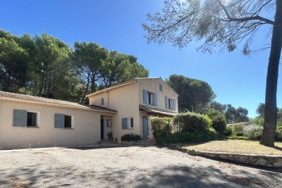 Maison à vendre à VELAUX  - 7 pièces - 198 m² 