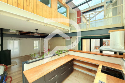 Maison à vendre à SURGERES  - 5 pièces - 194 m² 