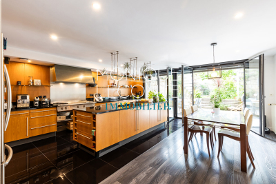 House for sale in BORDEAUX  - 8 rooms - 272 m² 