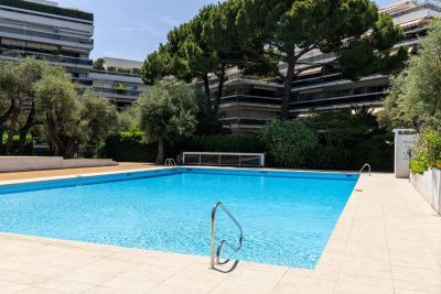 Appartement à vendre à ANTIBES Ariane-Ripert - 2 pièces - 54 m² 