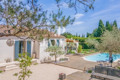 Maison à vendre à ST-RÉMY-DE-PROVENCE Charleval - 5 pièces - 145 m² 