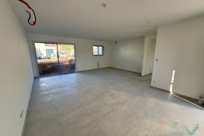 Appartement à vendre à CUERS Les Arenes Sud-St Exupery-Centre Ancien - 3 pièces - 74 m² 