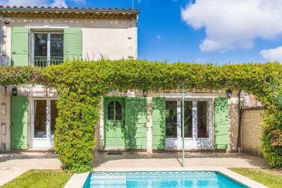 Maison à vendre à ST-RÉMY-DE-PROVENCE Charleval - 5 pièces - 200 m² 