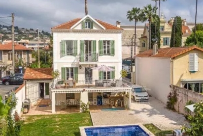 Maison à vendre à GOLFE JUAN Le Roc Fleuri-Capitou (Jeanne d'Arc) - 7 pièces - 150 m² 