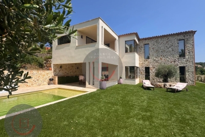 Maison à vendre à LES ADRETS-DE-L'ESTÉREL  - 7 pièces - 207 m² 