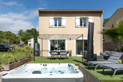 House for sale in GRASSE  - 4 rooms - 84 m² 