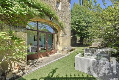 Maison à vendre à UZÈS  - 12 pièces - 221 m² 