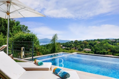Maison &agrave; louer &agrave; GRIMAUD   - 250 m&sup2; 