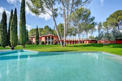 Maison à vendre à AIX-EN-PROVENCE La Berarde - 20 pièces - 508 m² 