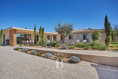 Maison &agrave; vendre &agrave; Aix-en-Provence  - 8 pi&egrave;ces 225 m&sup2; 