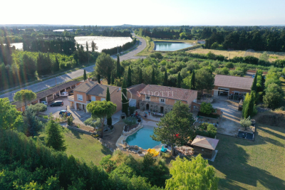 Maison à vendre à L'ISLE-SUR-LA-SORGUE Joucas - 6 pièces - 296 m² 