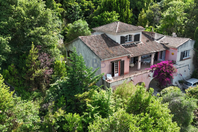 Maison à vendre à BAGNOLS-EN-FORÊT  - 5 pièces - 180 m² 