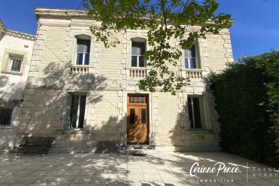 Maison à vendre à VAUVERT Est - 8 pièces - 264 m² 