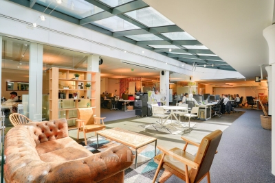 Commerce à vendre à NEUILLY SUR SEINE Metro - 20 pièces - 1655 m² 