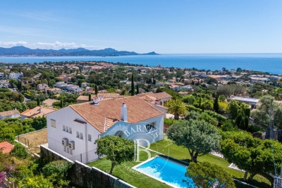 House for sale in ST-AYGULF  - 7 rooms - 140 m² 