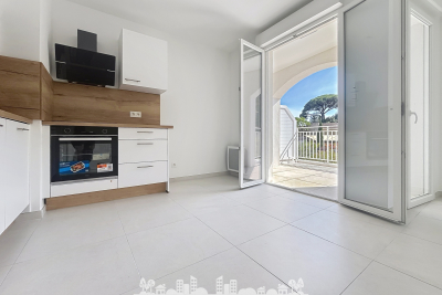 Apartment for sale in CAVALAIRE-SUR-MER  - 3 rooms - 52 m² 