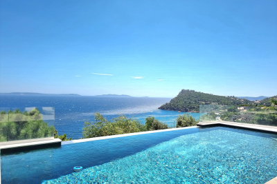 House for sale in RAYOL-CANADEL-SUR-MER  - 5 rooms - 205 m² 