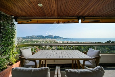 Apartment for sale in MARSEILLE 8EME  - 3 rooms - 175 m² 