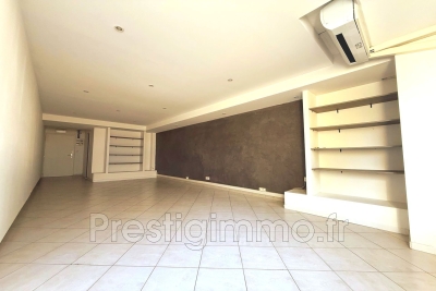Commerce à louer à VALLAURIS   - 41 m² 