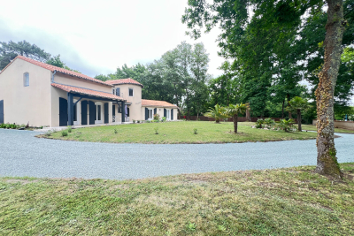 Maison à vendre à ETAULES Port-d'Envaux - 7 pièces - 227 m² 