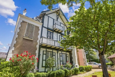 House for sale in MEUDON Le Centre - 6 rooms - 139 m² 