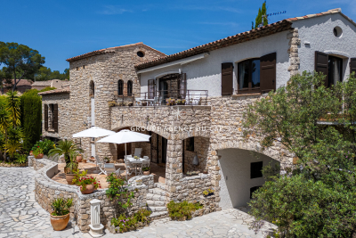 Maison à vendre à ST-RAPHAËL Peyron-Saint Sebastien - 6 pièces - 205 m² 