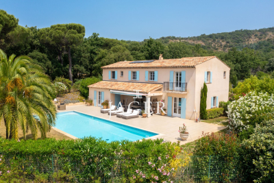 Maison &agrave; vendre &agrave; GRIMAUD  - 4 pi&egrave;ces - 250 m&sup2; 