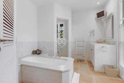 Villa à Saint-Tropez &agrave; louer à partir de 30 000 € / semaine, Photo 13