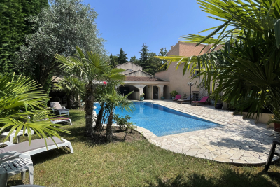 Maison à vendre à VAISON-LA-ROMAINE Montfavet Pericentre - 7 pièces - 240 m² 