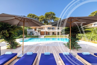 Maison à louer à CAP D'ANTIBES Cap Martin - 7 pièces - 300 m² 