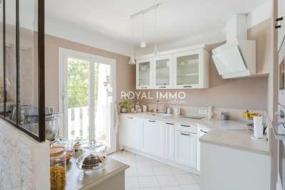 Maison &agrave; vendre &agrave; Sanary-sur-Mer  - 6 pi&egrave;ces 133 m&sup2; 