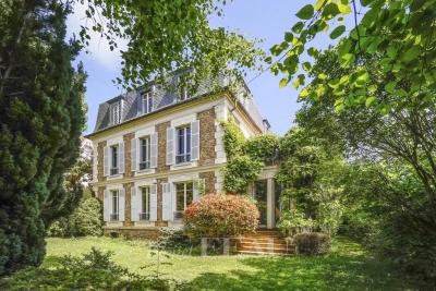 Maison à vendre à LE CHESNAY-ROCQUENCOURT  - 11 pièces - 320 m² 