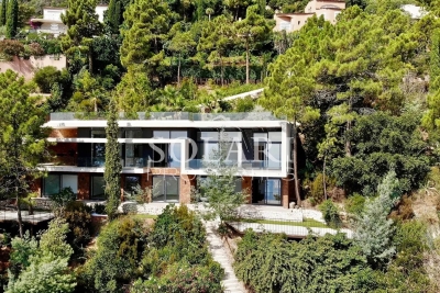 Maison à vendre à THÉOULE-SUR-MER  - 6 pièces - 300 m² 