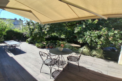 House for sale in AMBARÈS-ET-LAGRAVE  - 6 rooms - 148 m² 