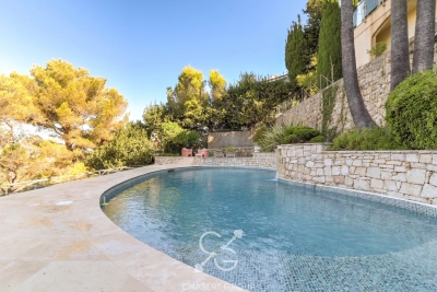 Maison à vendre à NICE Cyrnos - 8 pièces - 381 m² 